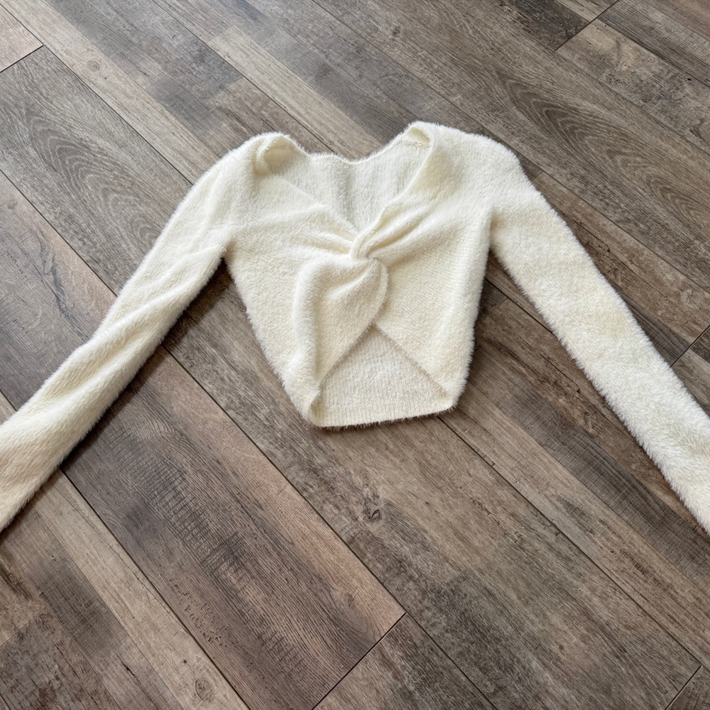 Aerie xs cream colored sexy sweater